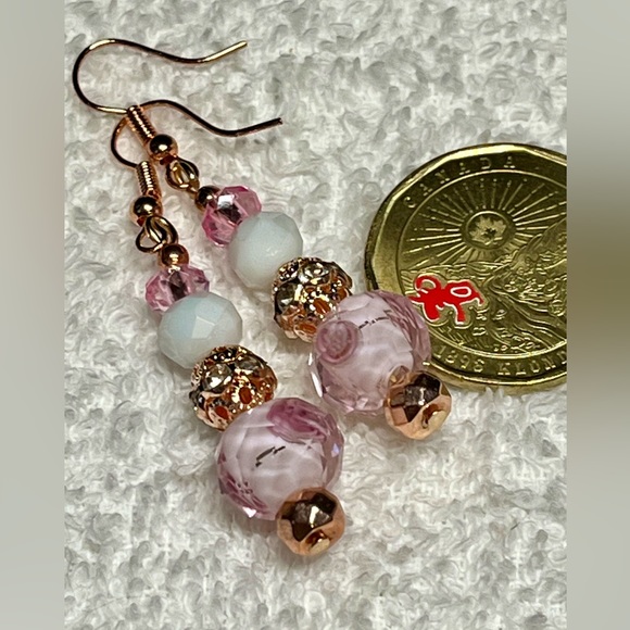 ⭐️🎁OMG the prettiest pink and white -Swarovski earrings-rhinestone - Picture 7 of 8